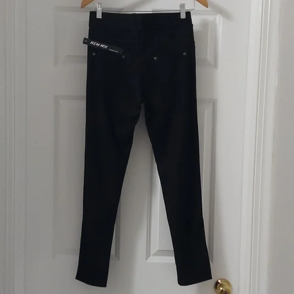 NWT, New Mix, Black Leggings, Size 1XL/2XL - Picture 2 of 5